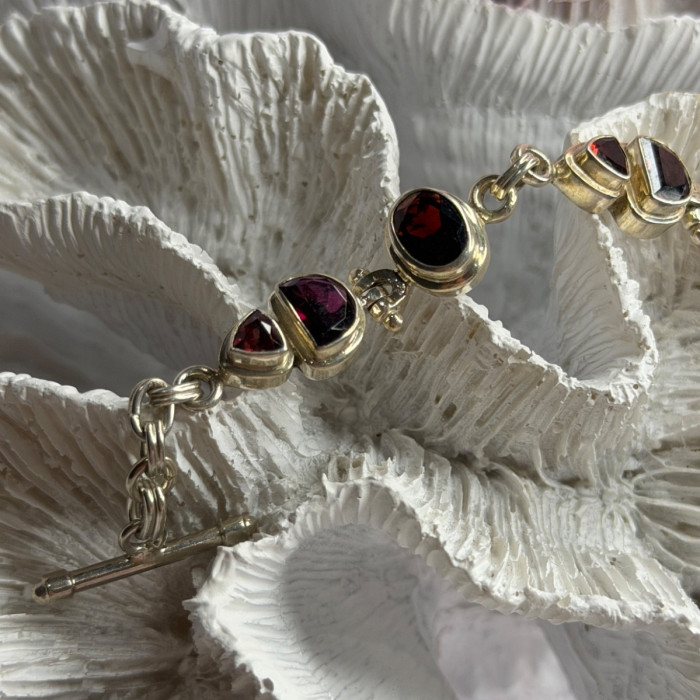 925 Sterling Silver Garnet Bracelet Length 7-7.5