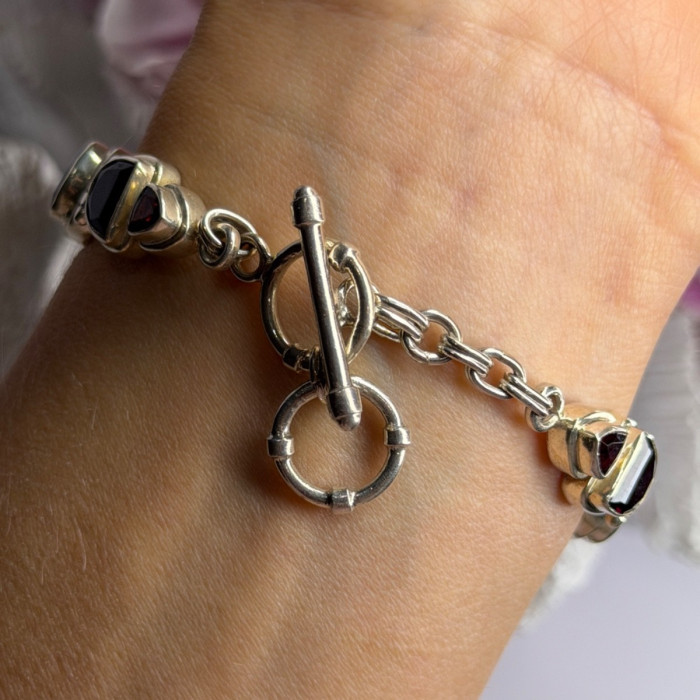 925 Sterling Silver Garnet Bracelet Length 7-7.5