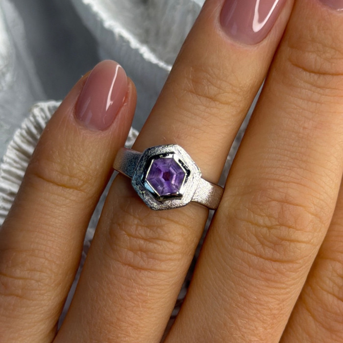 925 Sterling Silver Amethyst Ring Size 5.5