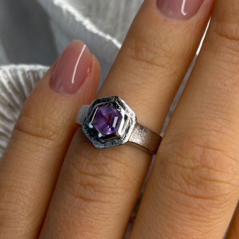 925 Sterling Silver Amethyst Ring Size 5.5