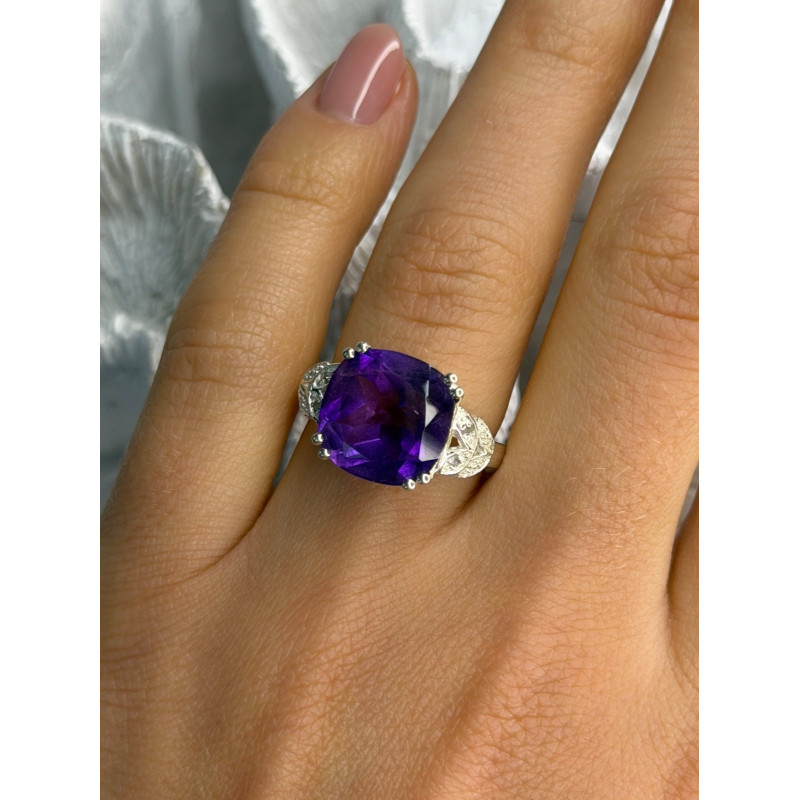925 Sterling Silver Amethyst & Diamond Ring Size 7