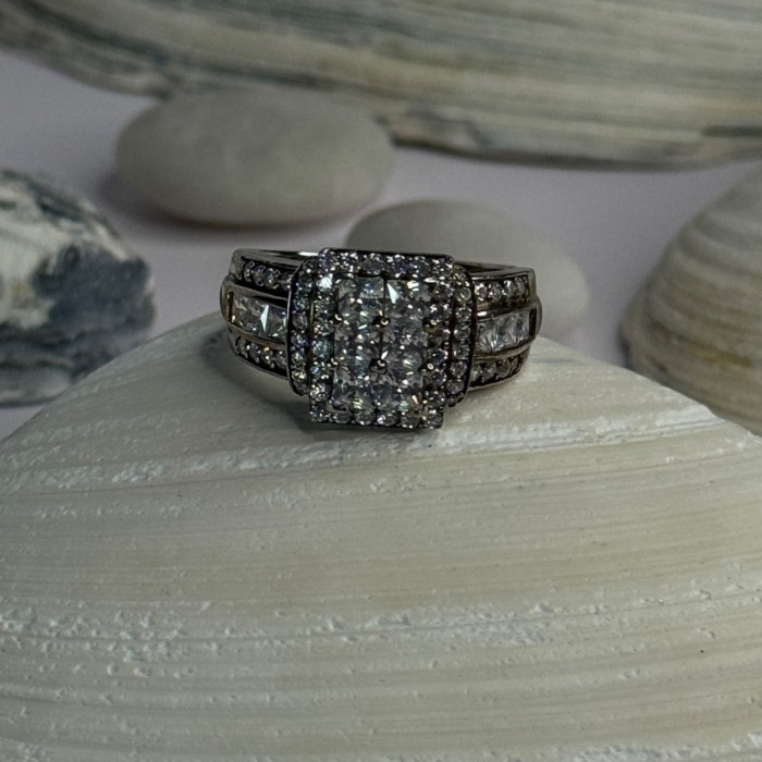 925 Sterling Silver Cz Ring Size 9