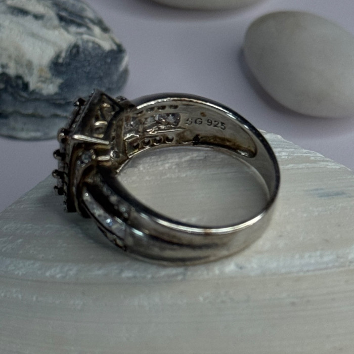 925 Sterling Silver Cz Ring Size 9