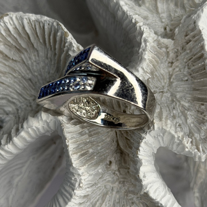 Beautiful 925 Sterling Silver Cz Ring Size 9