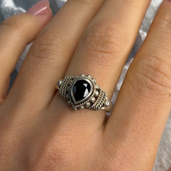 Vintage 925 Sterling Silver Garnet Ring Size 9