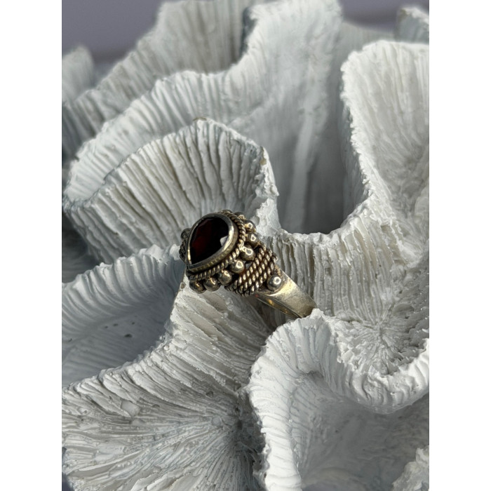 Vintage 925 Sterling Silver Garnet Ring Size 9
