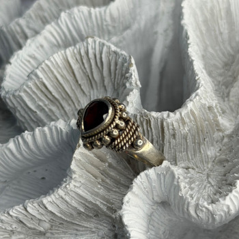 Vintage 925 Sterling Silver Garnet Ring Size 9