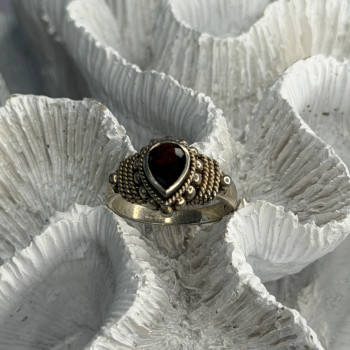 Vintage 925 Sterling Silver Garnet Ring Size 9