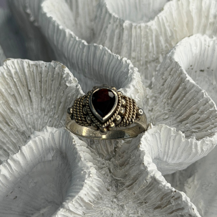 Vintage 925 Sterling Silver Garnet Ring Size 9