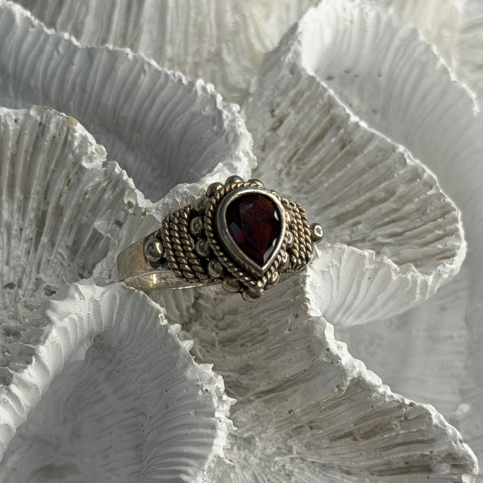 Vintage 925 Sterling Silver Garnet Ring Size 9