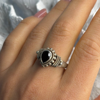 Vintage 925 Sterling Silver Garnet Ring Size 9