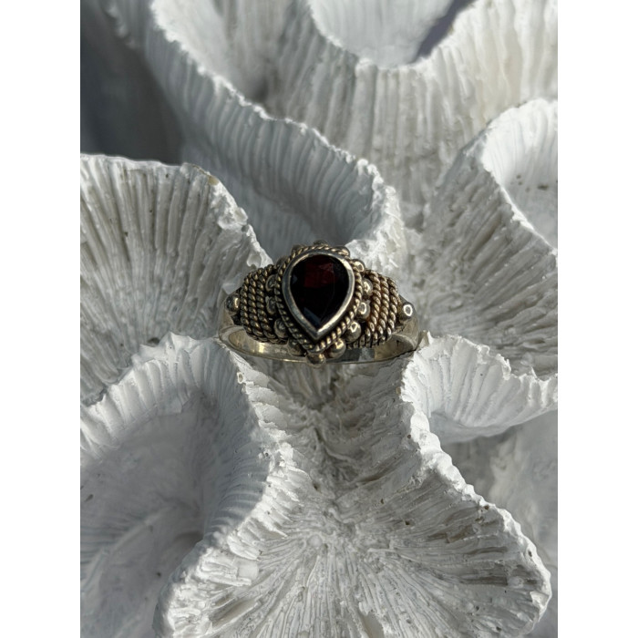 Vintage 925 Sterling Silver Garnet Ring Size 9
