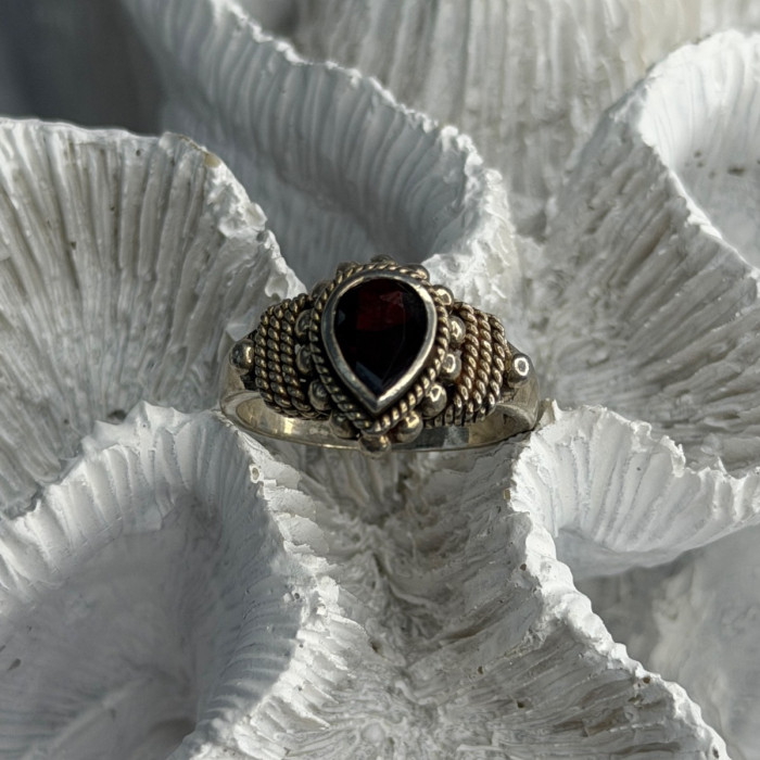 Vintage 925 Sterling Silver Garnet Ring Size 9