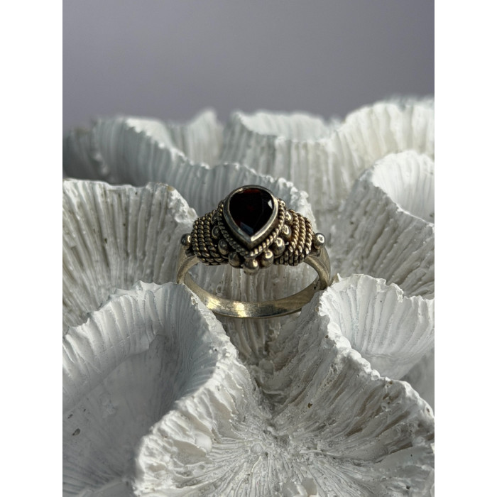 Vintage 925 Sterling Silver Garnet Ring Size 9