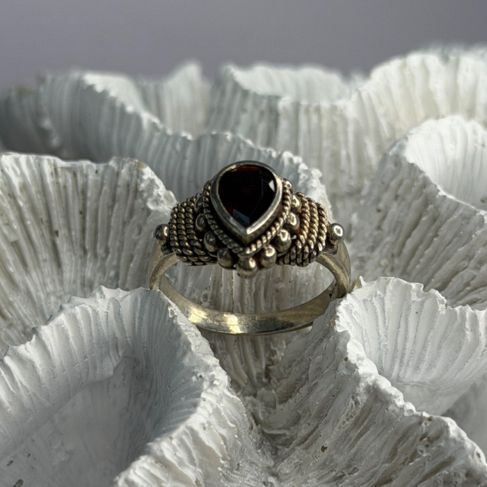 Vintage 925 Sterling Silver Garnet Ring Size 9