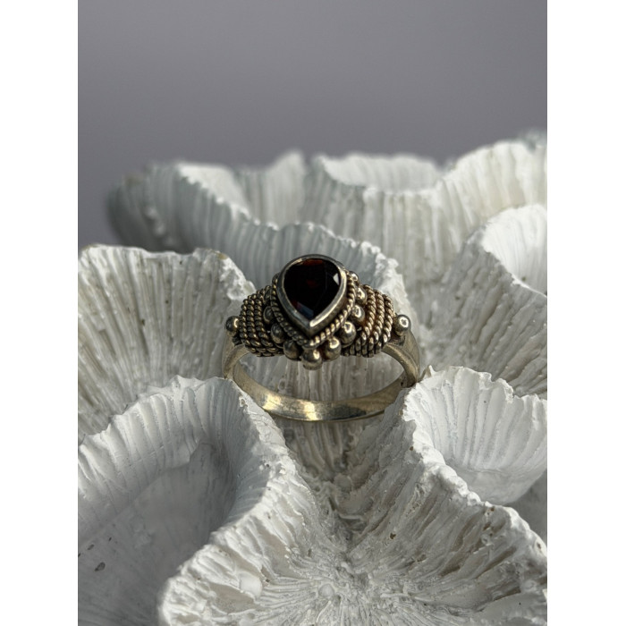 Vintage 925 Sterling Silver Garnet Ring Size 9