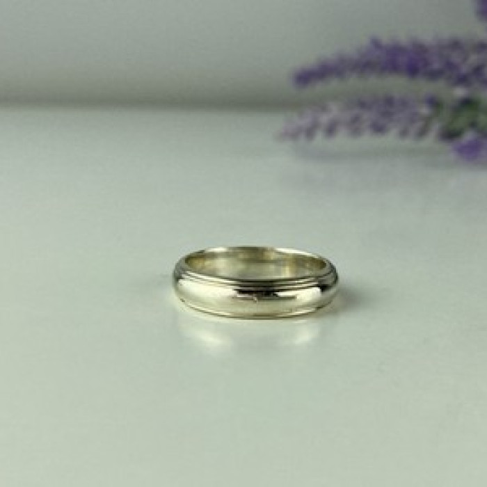925 Sterling Silver Classic Band Ring Size 5.5