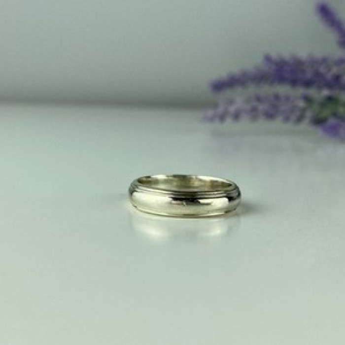 925 Sterling Silver Classic Band Ring Size 5.5