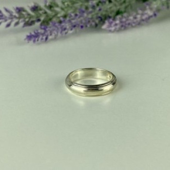 925 Sterling Silver Classic Band Ring Size 5.5
