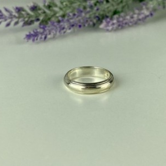 925 Sterling Silver Classic Band Ring Size 5.5