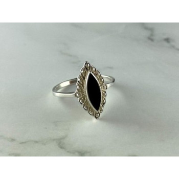 Vintage 925 Sterling Silver Black Onyx Ring Size 7.5