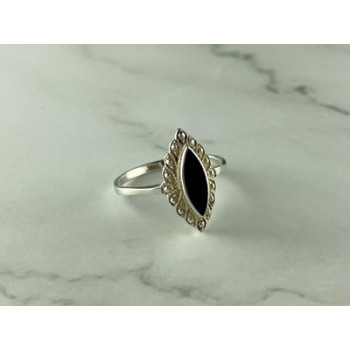 Vintage 925 Sterling Silver Black Onyx Ring Size 7.5