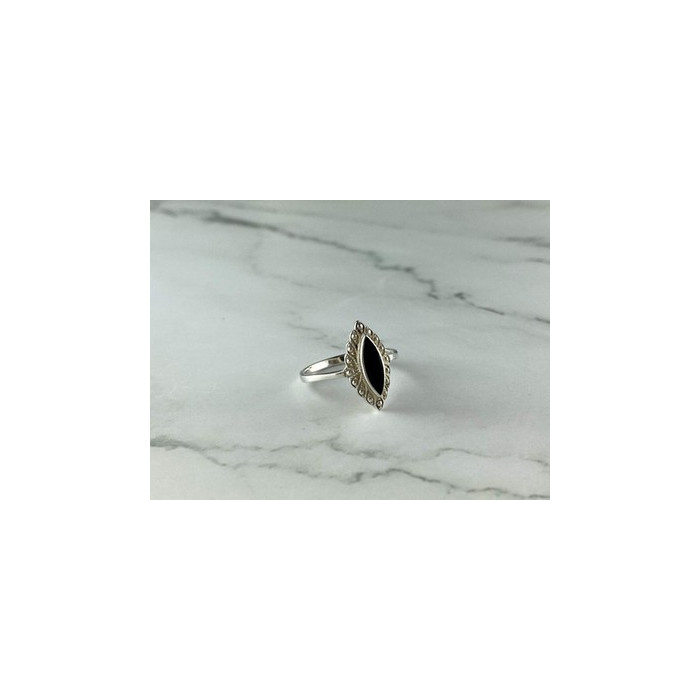 Vintage 925 Sterling Silver Black Onyx Ring Size 7.5