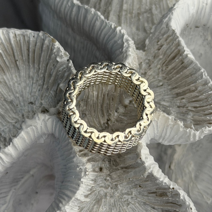 Elegant Unique Design 925 Sterling Silver Ring Size 6