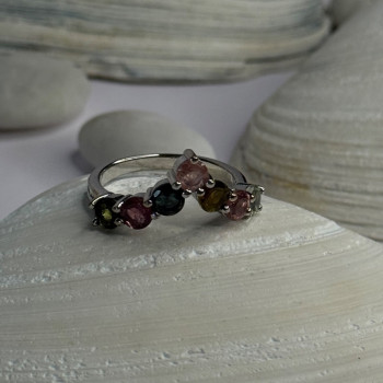 Classy 925 Sterling Silver Garnet Ring Size 8