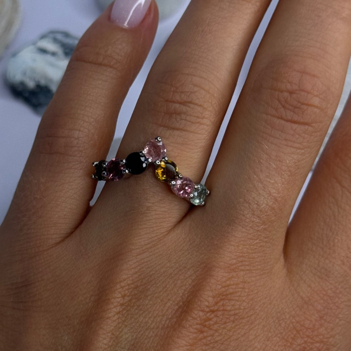 Classy 925 Sterling Silver Garnet Ring Size 8