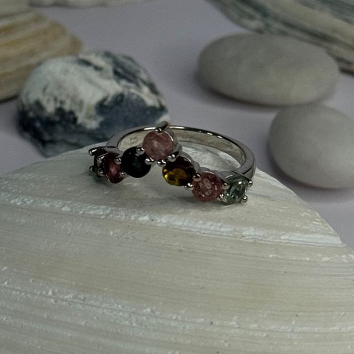 Classy 925 Sterling Silver Garnet Ring Size 8