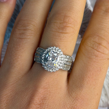 Beautiful 925 Sterling Silver Cz Ring Size 8