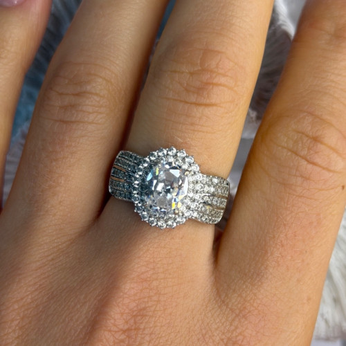 Beautiful 925 Sterling Silver Cz Ring Size 8