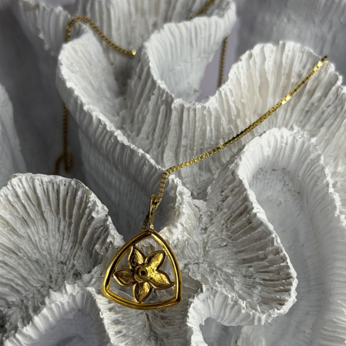 925 Sterling Silver Gold Plated Garnet Flower Necklace