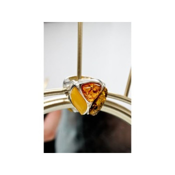 Beautiful 925 Sterling Silver Amber Ring Size 8