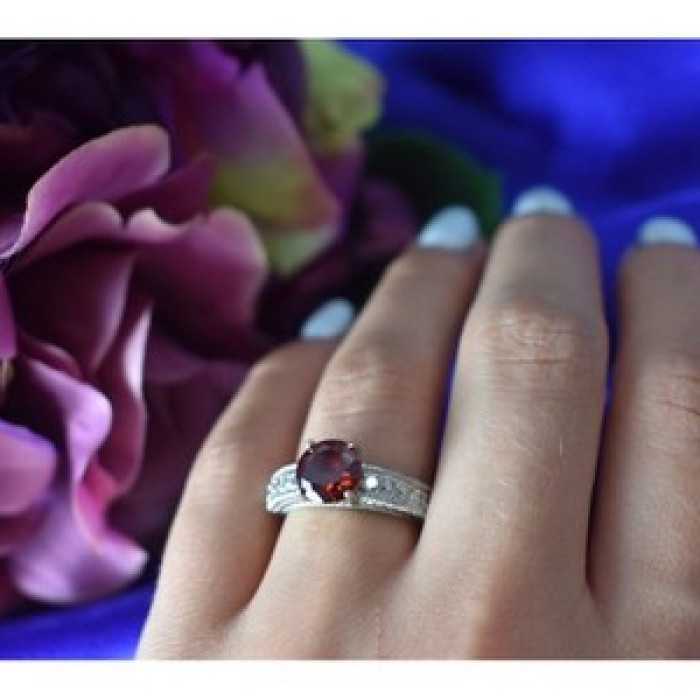 925 Sterling Silver Garnet & CZ Ring Size 6.5
