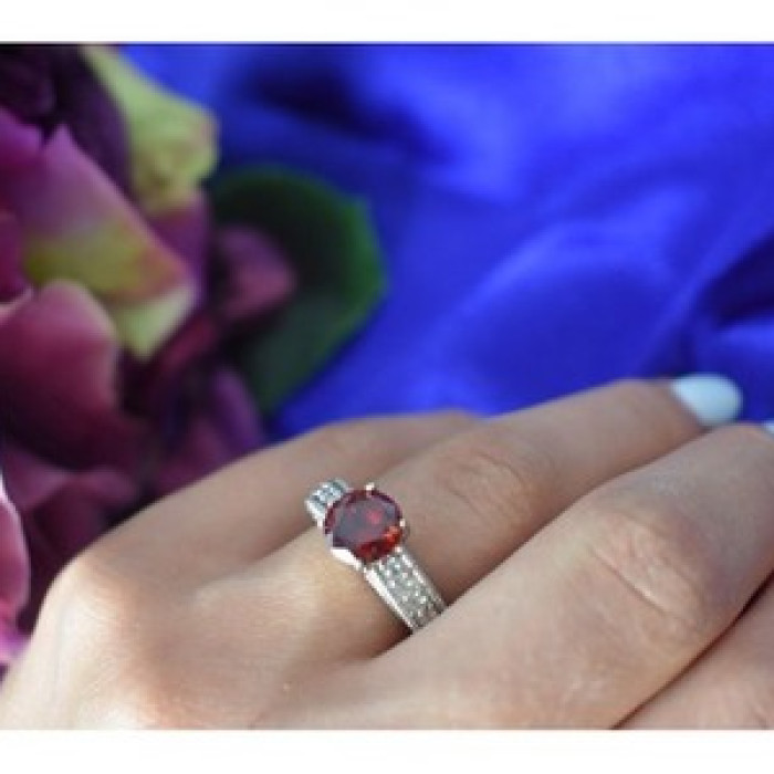 925 Sterling Silver Garnet & CZ Ring Size 6.5