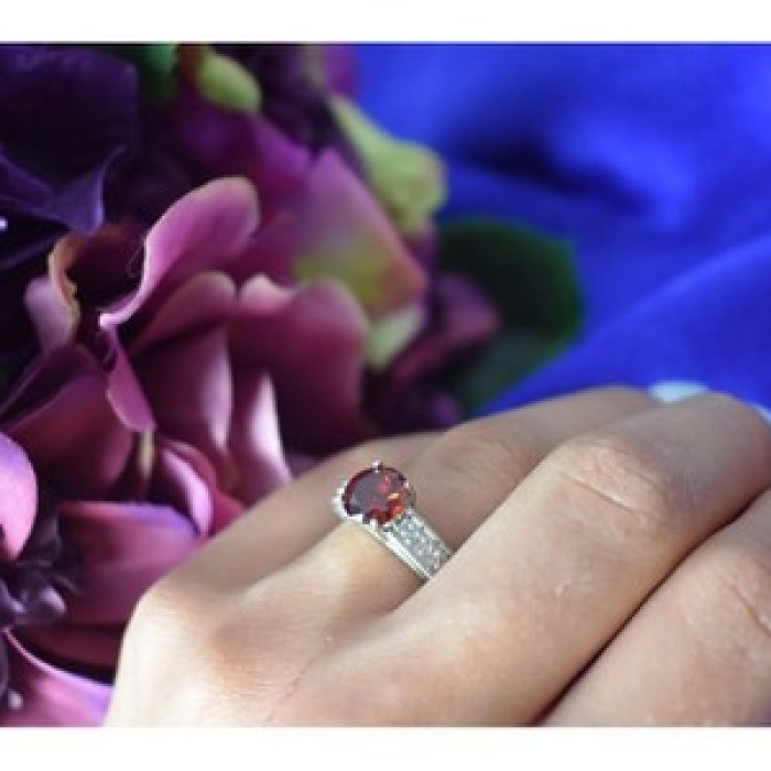 925 Sterling Silver Garnet & CZ Ring Size 6.5