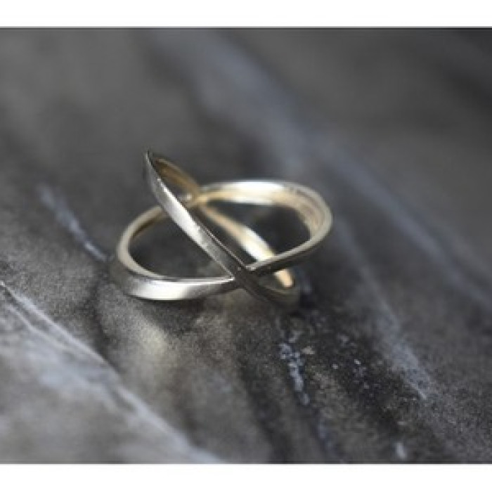 Handmade 925 Sterling Silver Ring Size 7.5