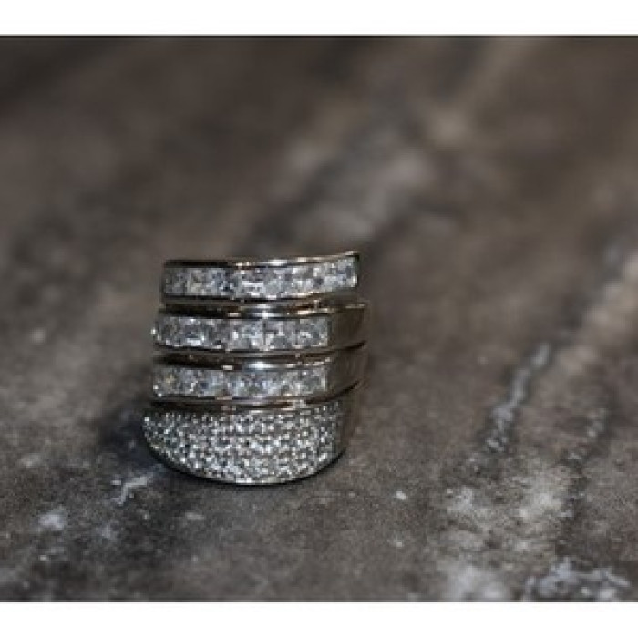 Beautiful 925 Sterling Silver CZ Ring Size 6.5