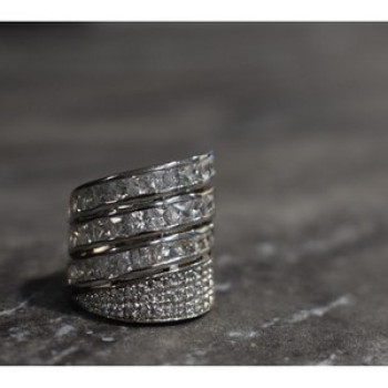 Beautiful 925 Sterling Silver CZ Ring Size 6.5