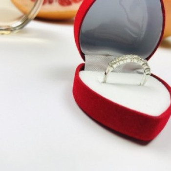 925 Sterling Silver CZ Ring Size 6.5