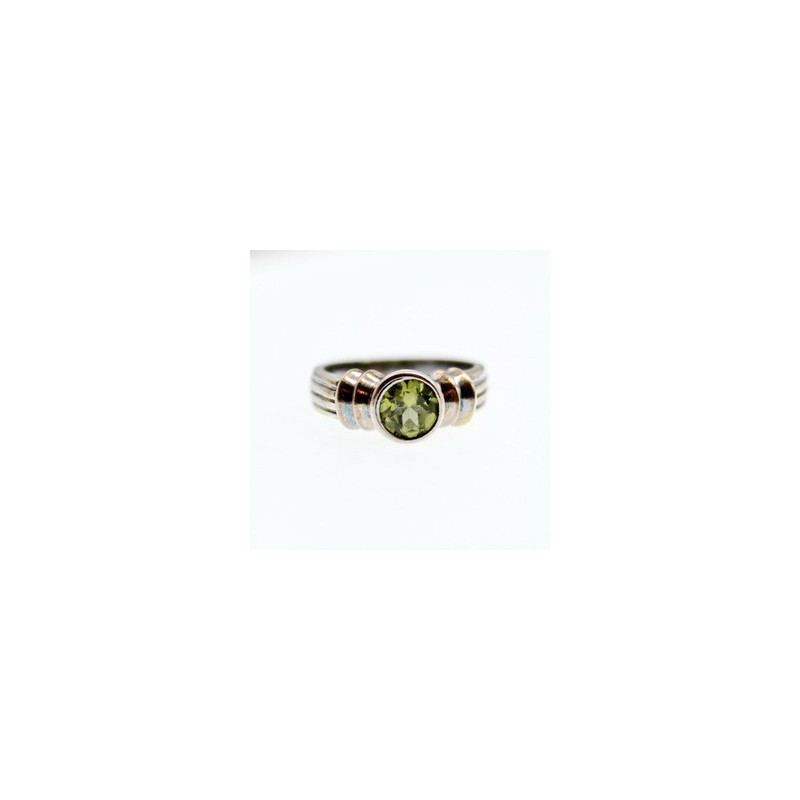 Vintage 925 Sterling Silver Peridot Ring Size 5