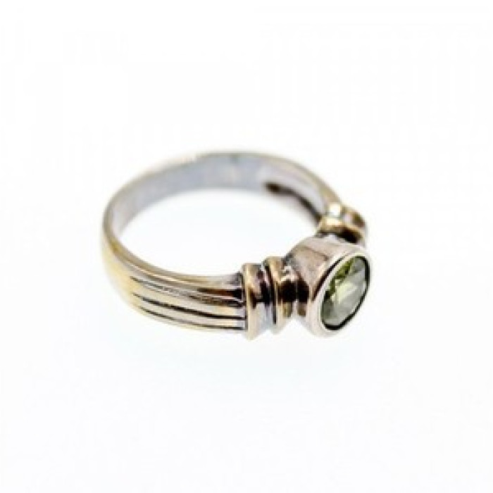 Vintage 925 Sterling Silver Peridot Ring Size 5
