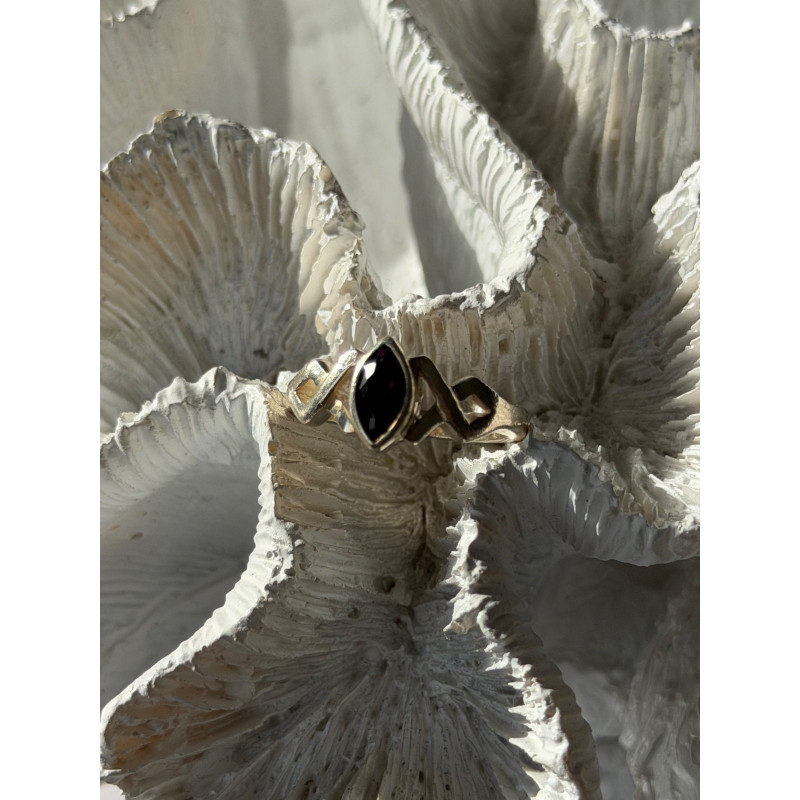 925 Sterling Silver Amethyst Ring Size 6.5