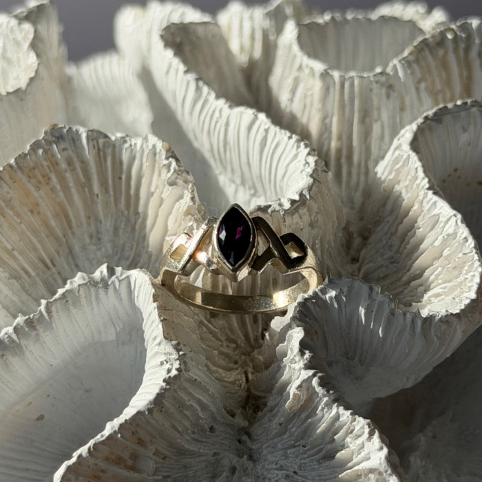 925 Sterling Silver Amethyst Ring Size 6.5