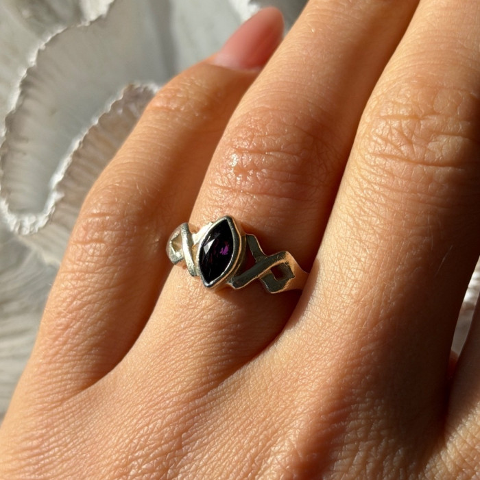 925 Sterling Silver Amethyst Ring Size 6.5