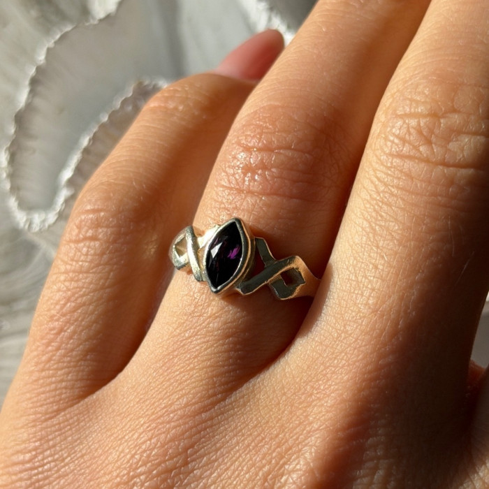 925 Sterling Silver Amethyst Ring Size 6.5