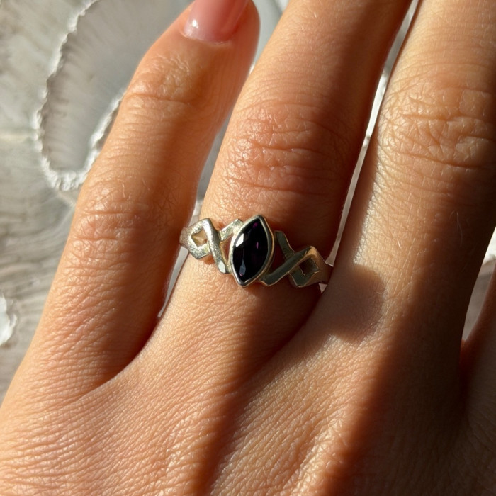 925 Sterling Silver Amethyst Ring Size 6.5