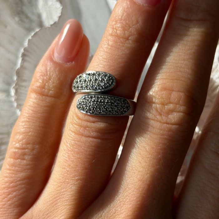 Lovely 925 Sterling Silver Cz Ring Size 6